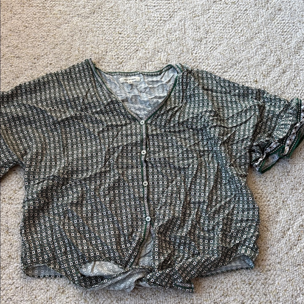 Flowy Max Studio cropped button up shirt sz L